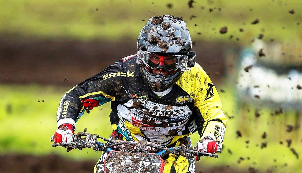 What Are Goggle Roll Offs? Tear Offs vs Roll Offs, Cost, and Wireless - Risk Racing