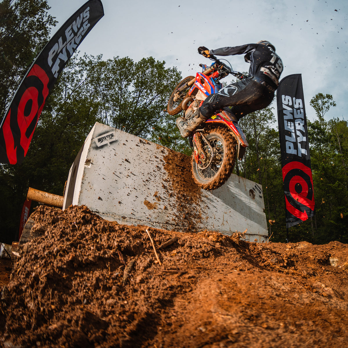 Plews Tyres - EN1 GRAND PRIX - EXTREME - THE TOUGH ONE 