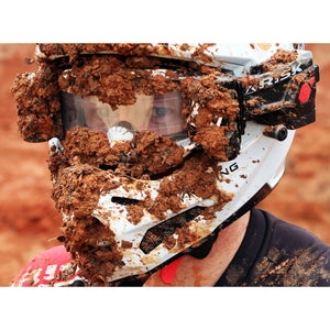 The Ripper clears vision of muddy motocross goggles in as little as 1 second | Risk Racing